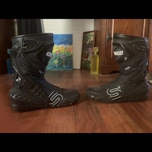 Sedici high motorcycle boots!